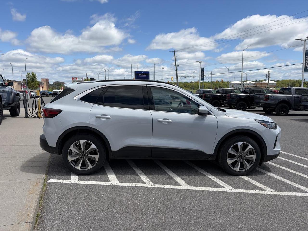2025 Ford Escape Platinum Photo3