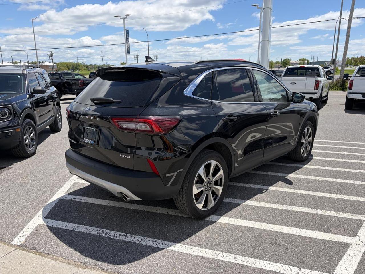 2025 Ford Escape Platinum Photo4