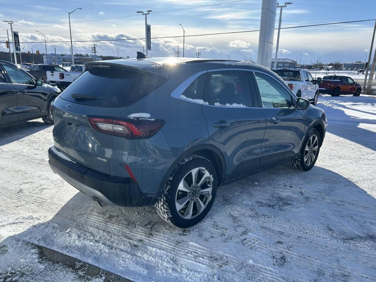 2025 Ford Escape Platinum Photo4