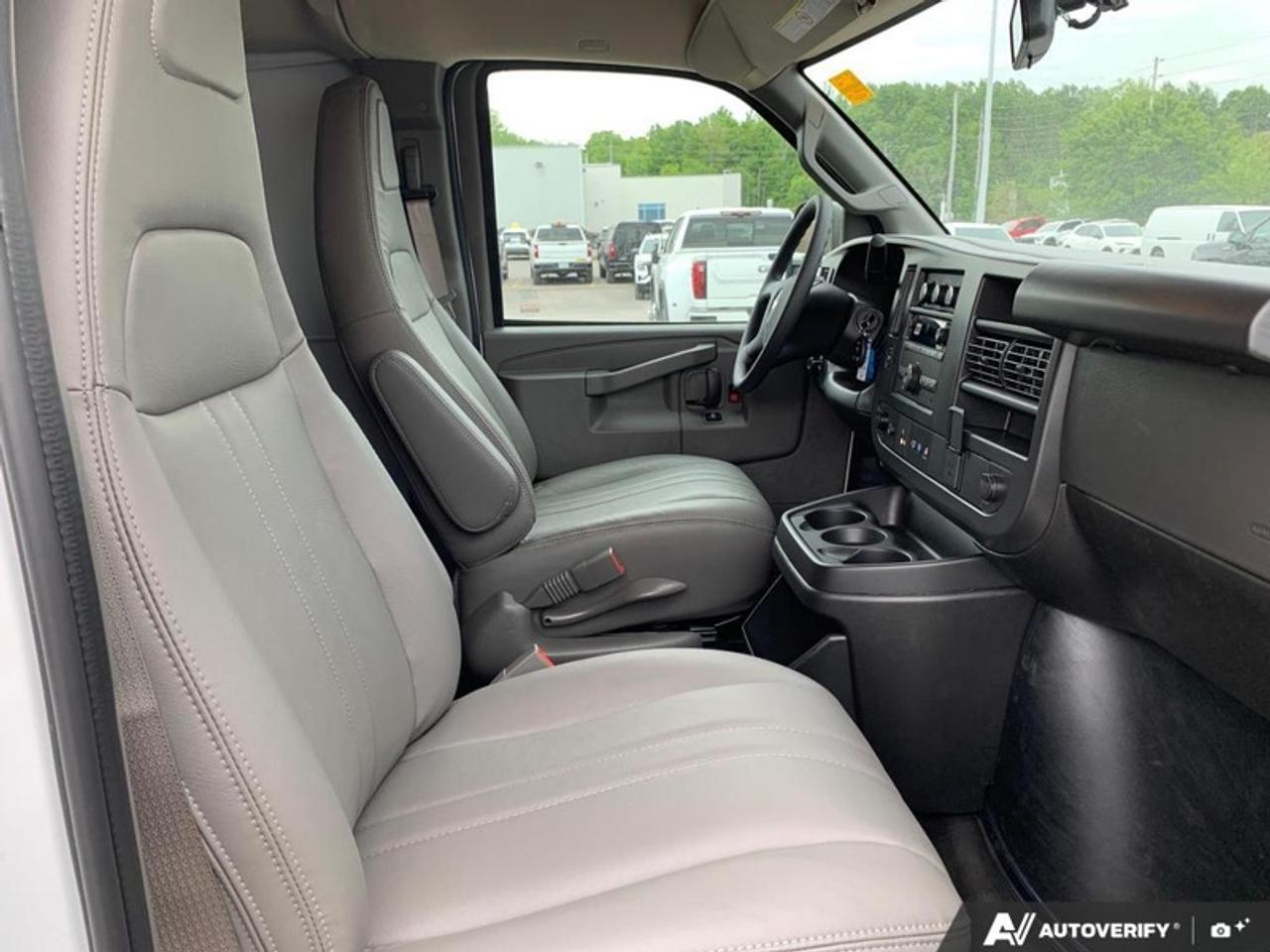 2025 Chevrolet Express Cargo Van 2500 135 Photo