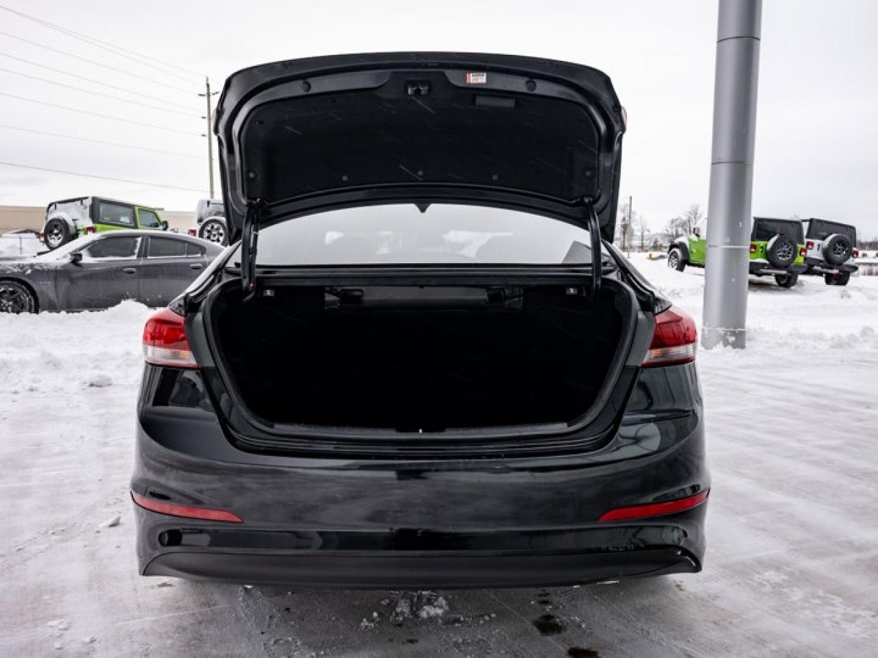 2017 Hyundai Elantra GLS Photo