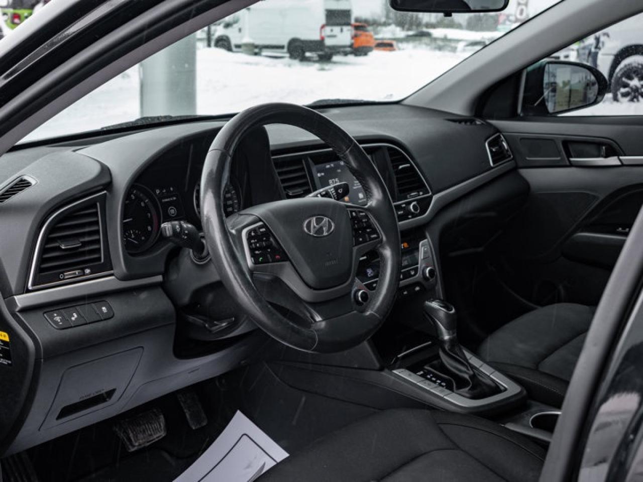 2017 Hyundai Elantra GLS Photo