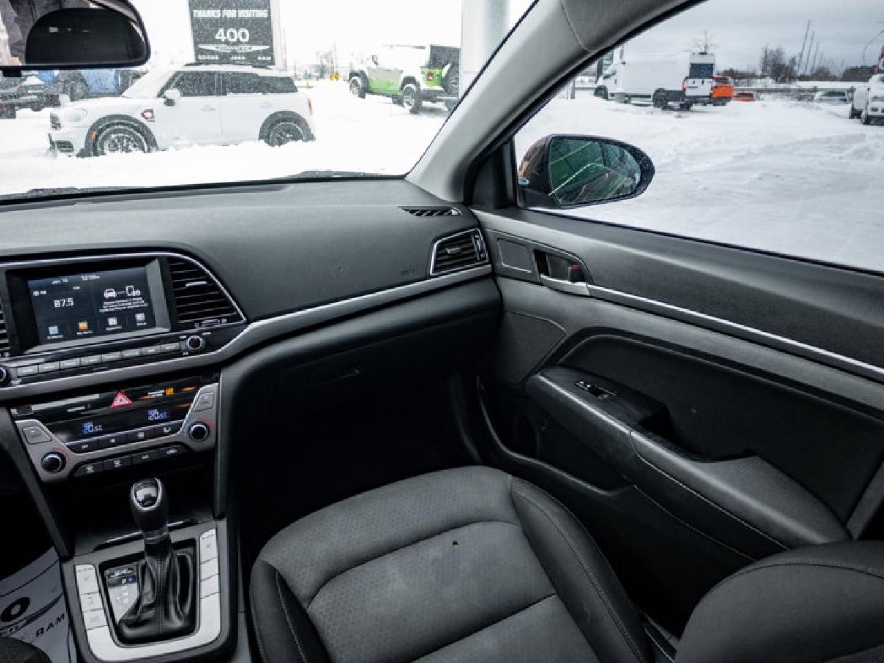 2017 Hyundai Elantra GLS Photo