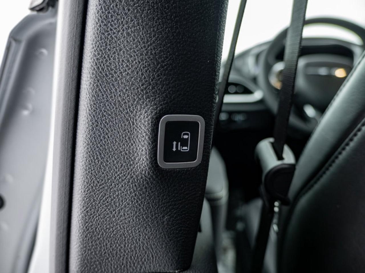 2026 Chrysler Pacifica Select Photo