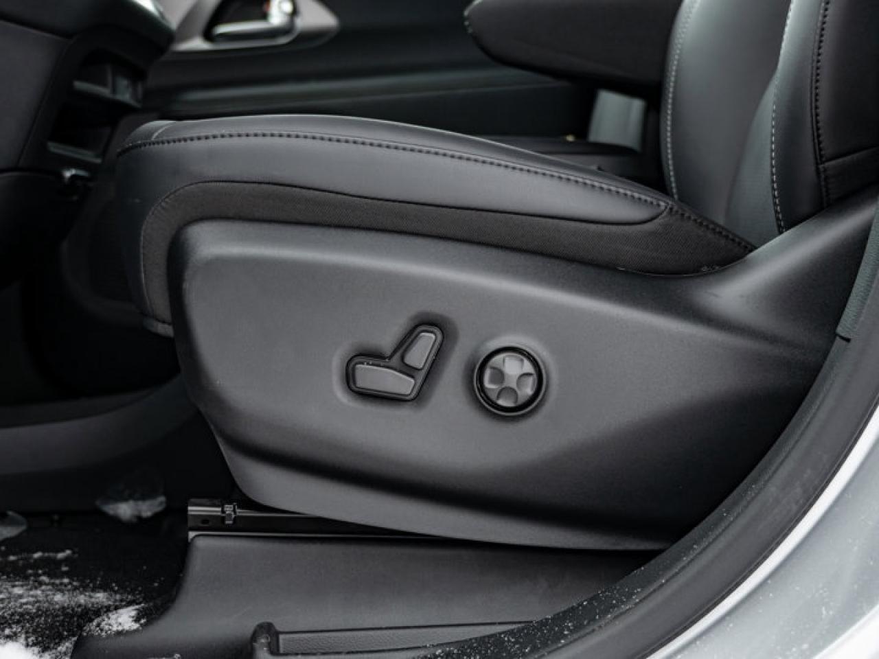 2026 Chrysler Pacifica Select Photo