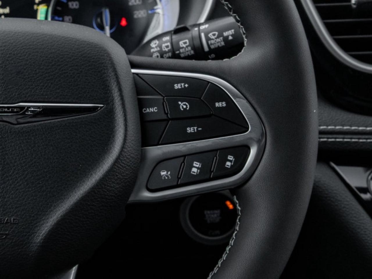 2026 Chrysler Pacifica Select Photo