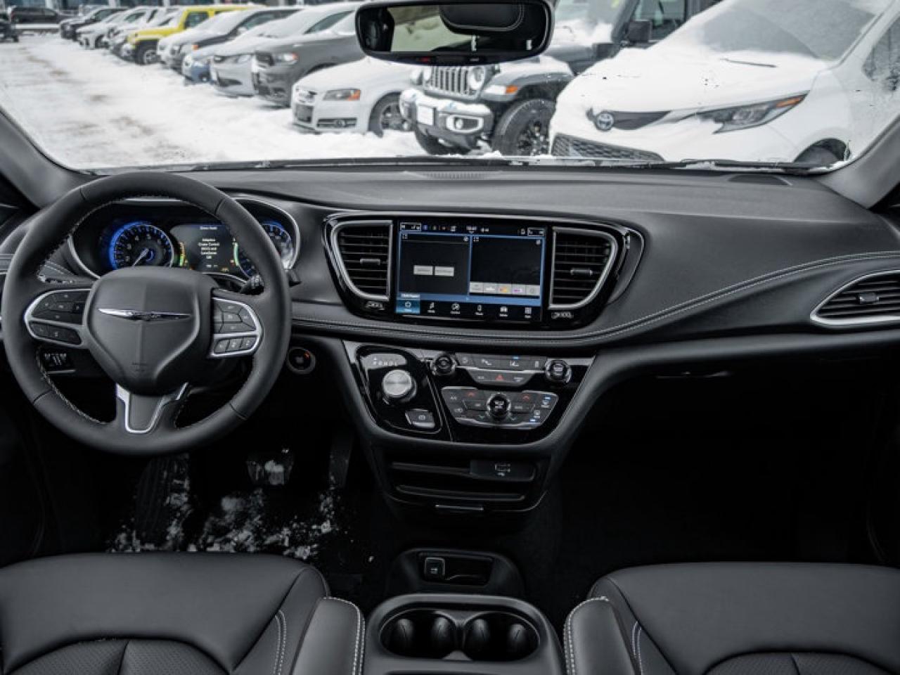 2026 Chrysler Pacifica Select Photo