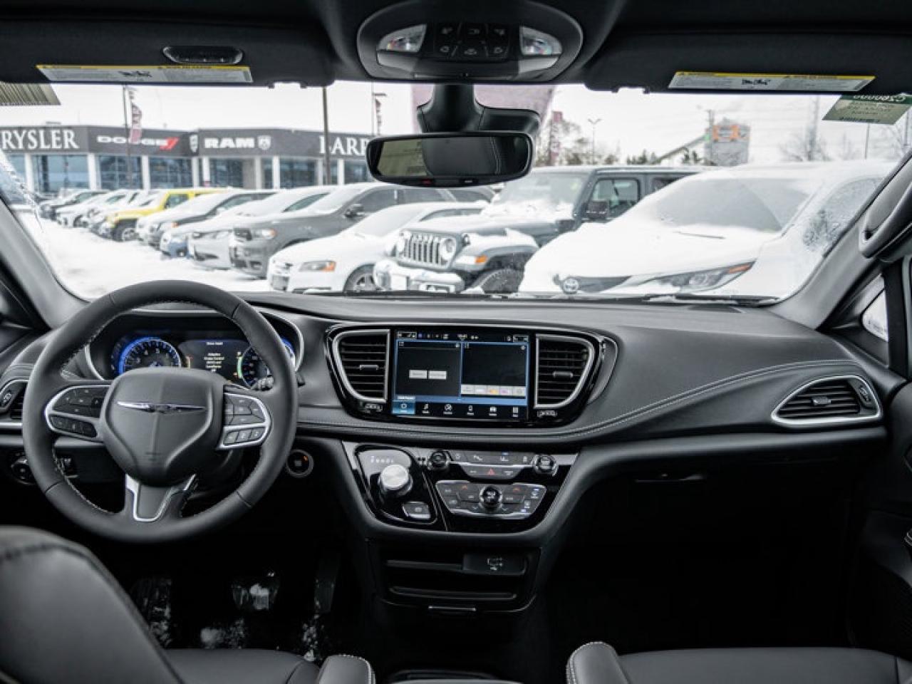 2026 Chrysler Pacifica Select Photo