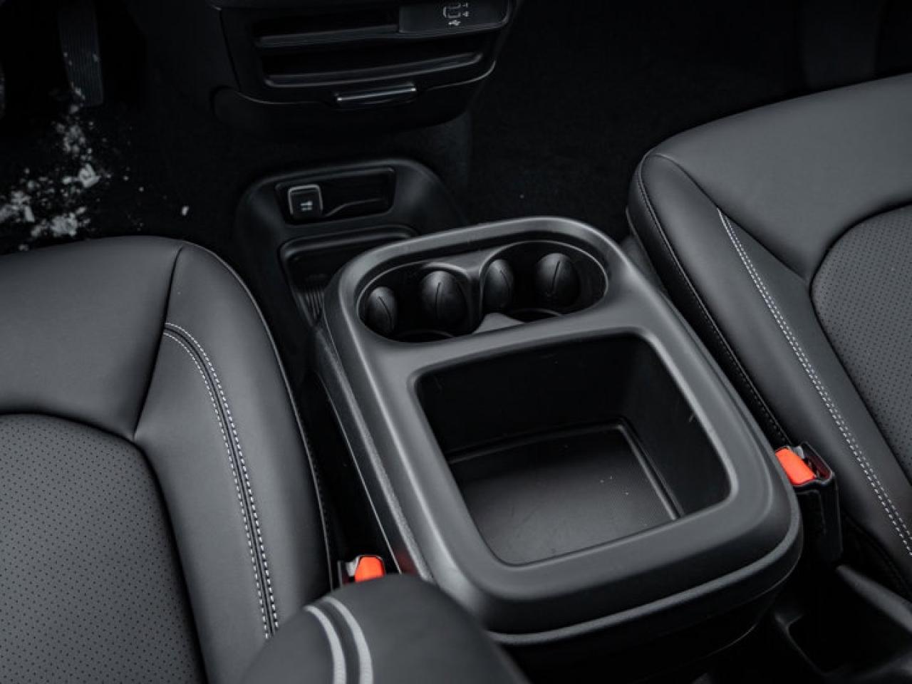 2026 Chrysler Pacifica Select Photo