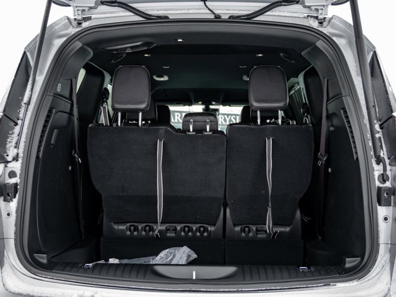 2026 Chrysler Pacifica Select Photo