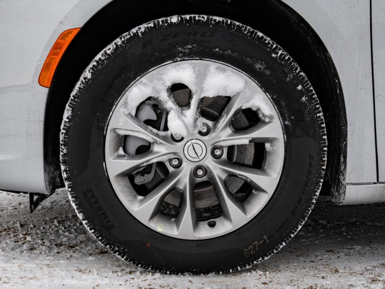 2026 Chrysler Pacifica Select Photo