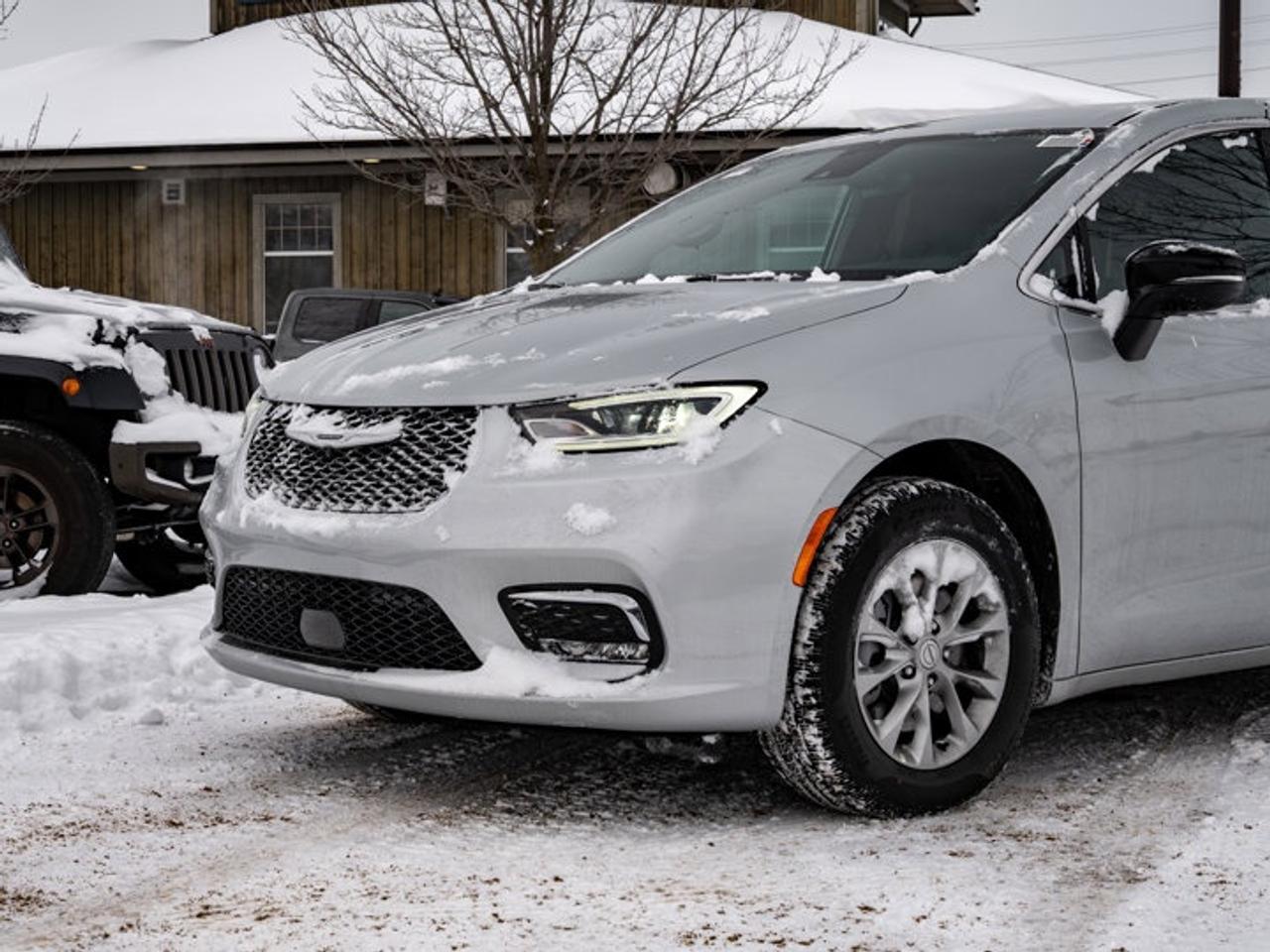 2026 Chrysler Pacifica Select Photo