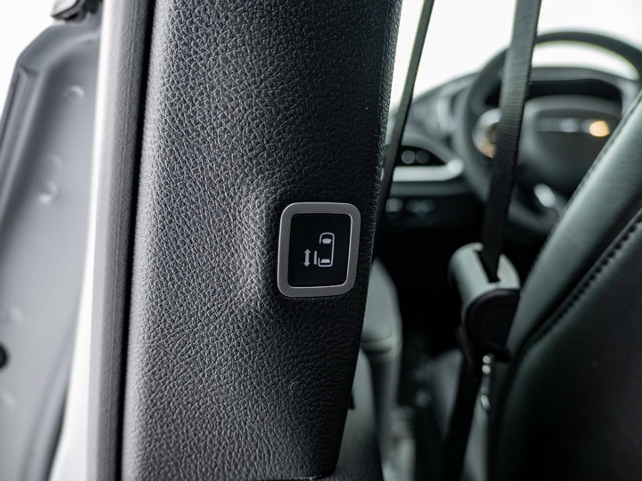 2026 Chrysler Pacifica Select Photo