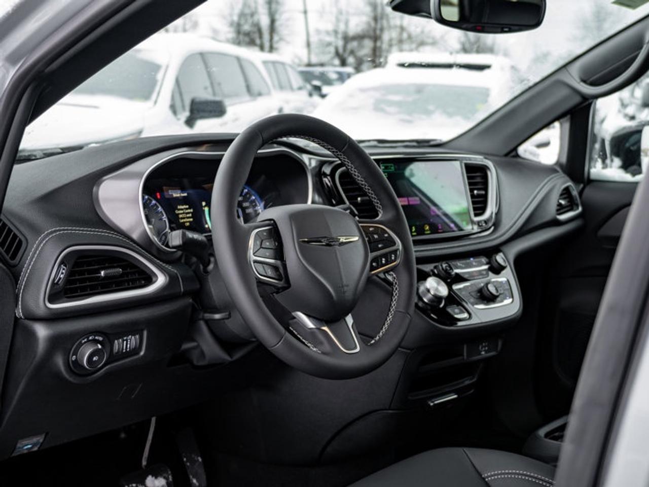 2026 Chrysler Pacifica Select Photo