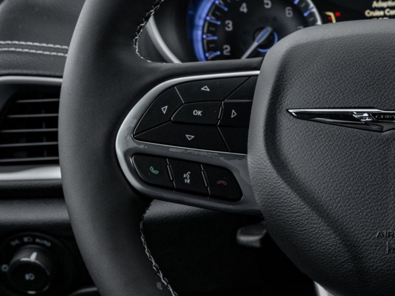 2026 Chrysler Pacifica Select Photo