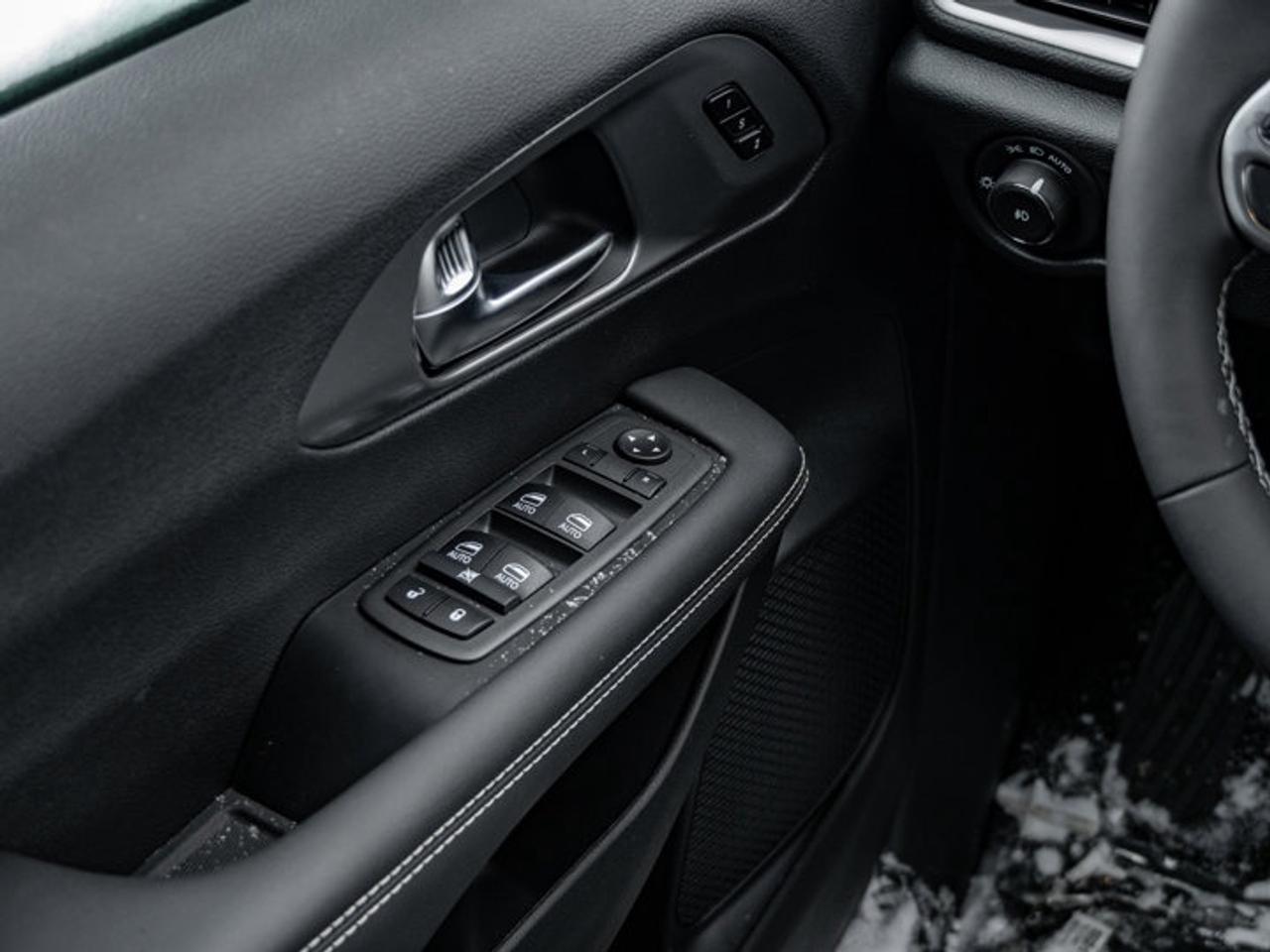 2026 Chrysler Pacifica Select Photo