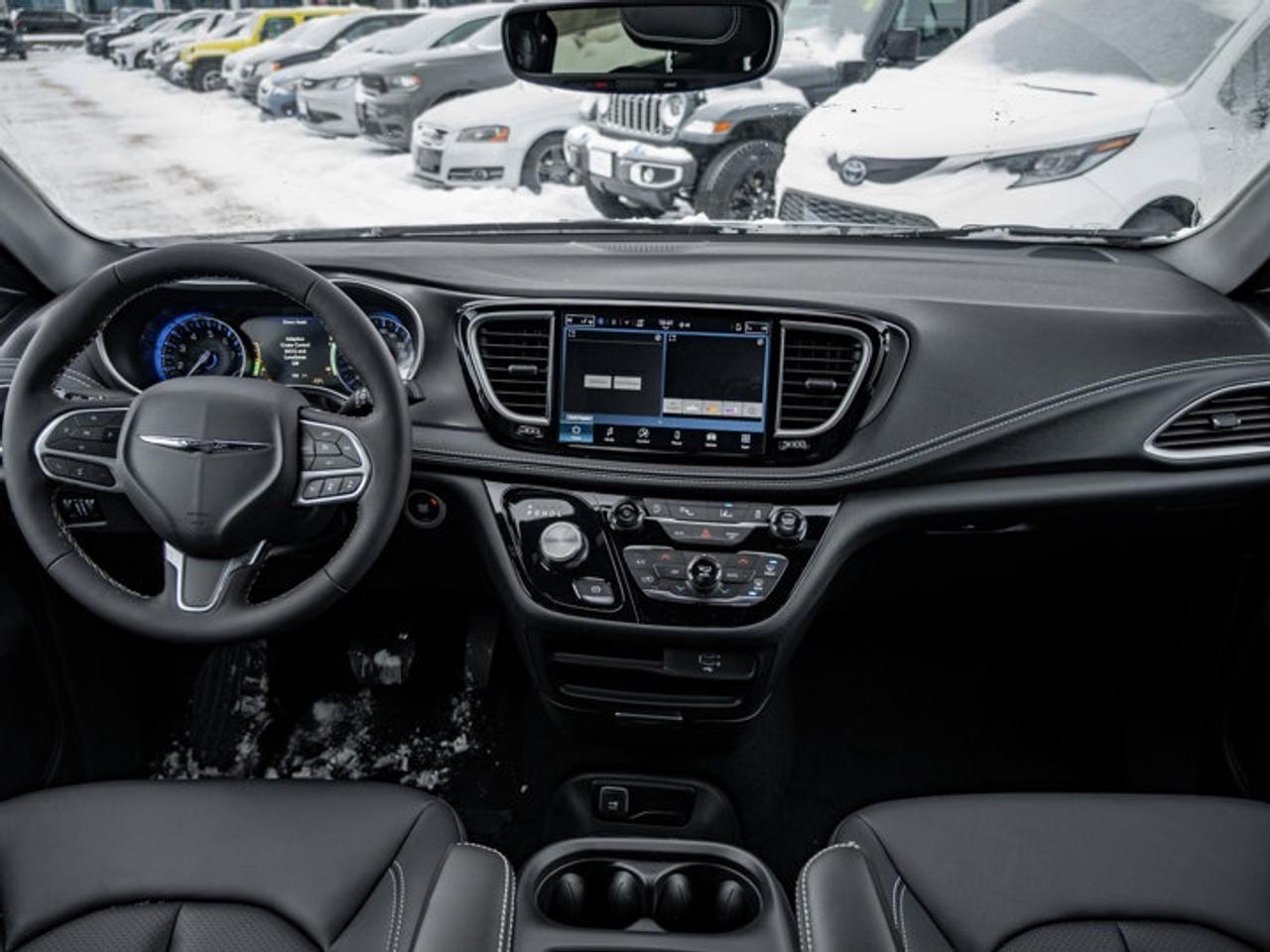 2026 Chrysler Pacifica Select Photo