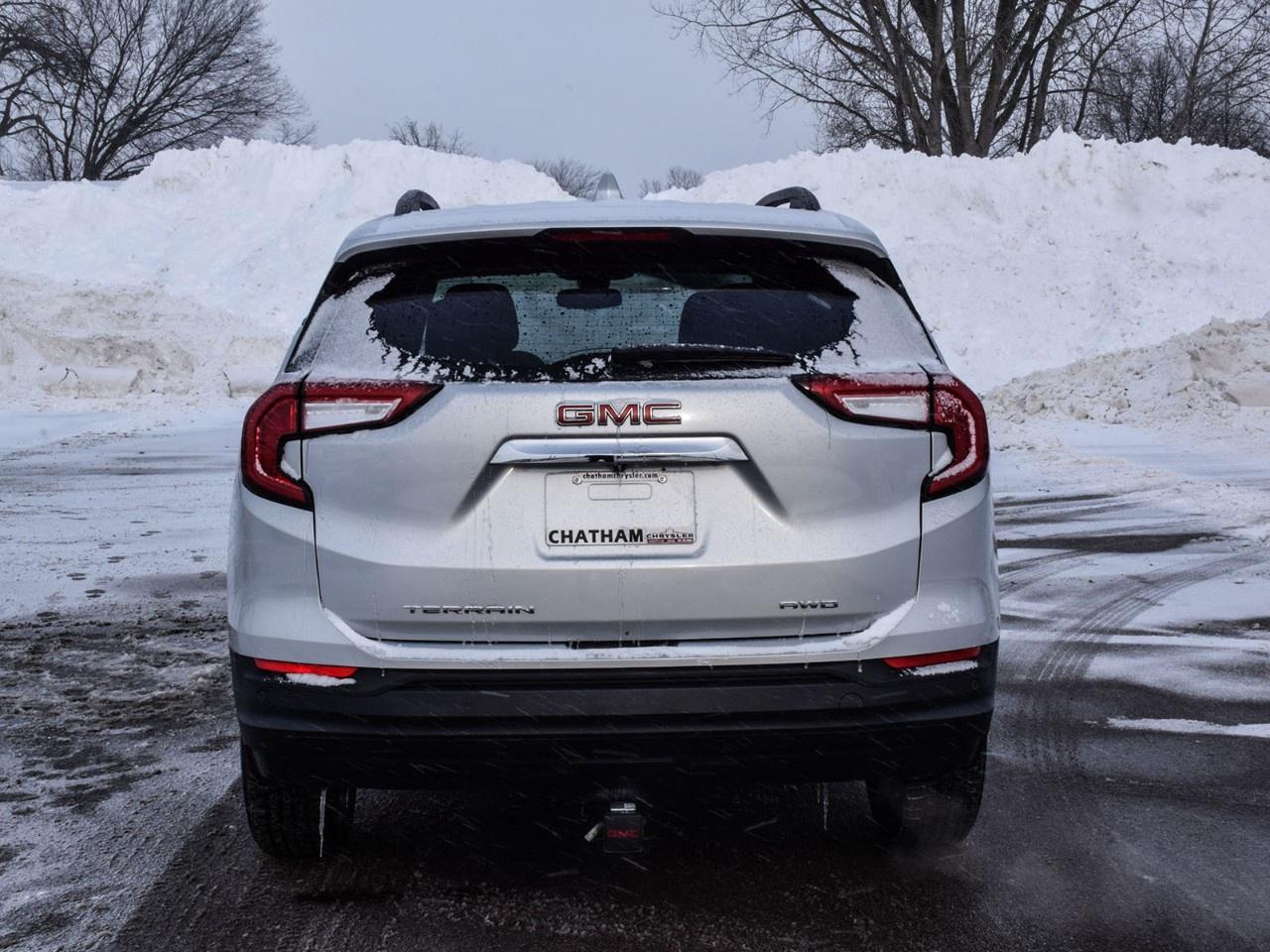 2022 GMC Terrain AWD SLE Photo2