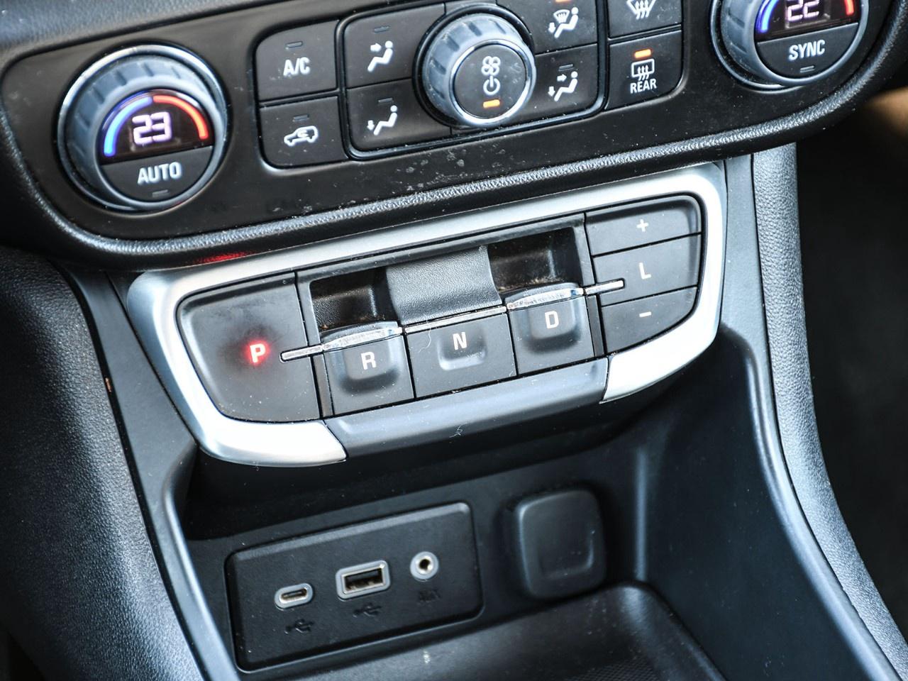 2022 GMC Terrain AWD SLE Photo