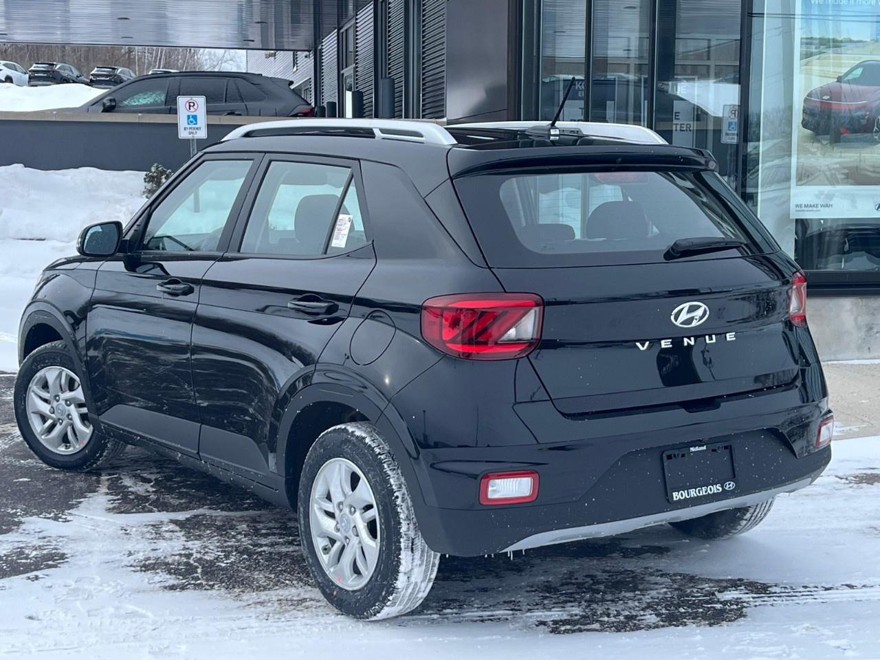 2026 Hyundai Venue Preferred IVT Photo4