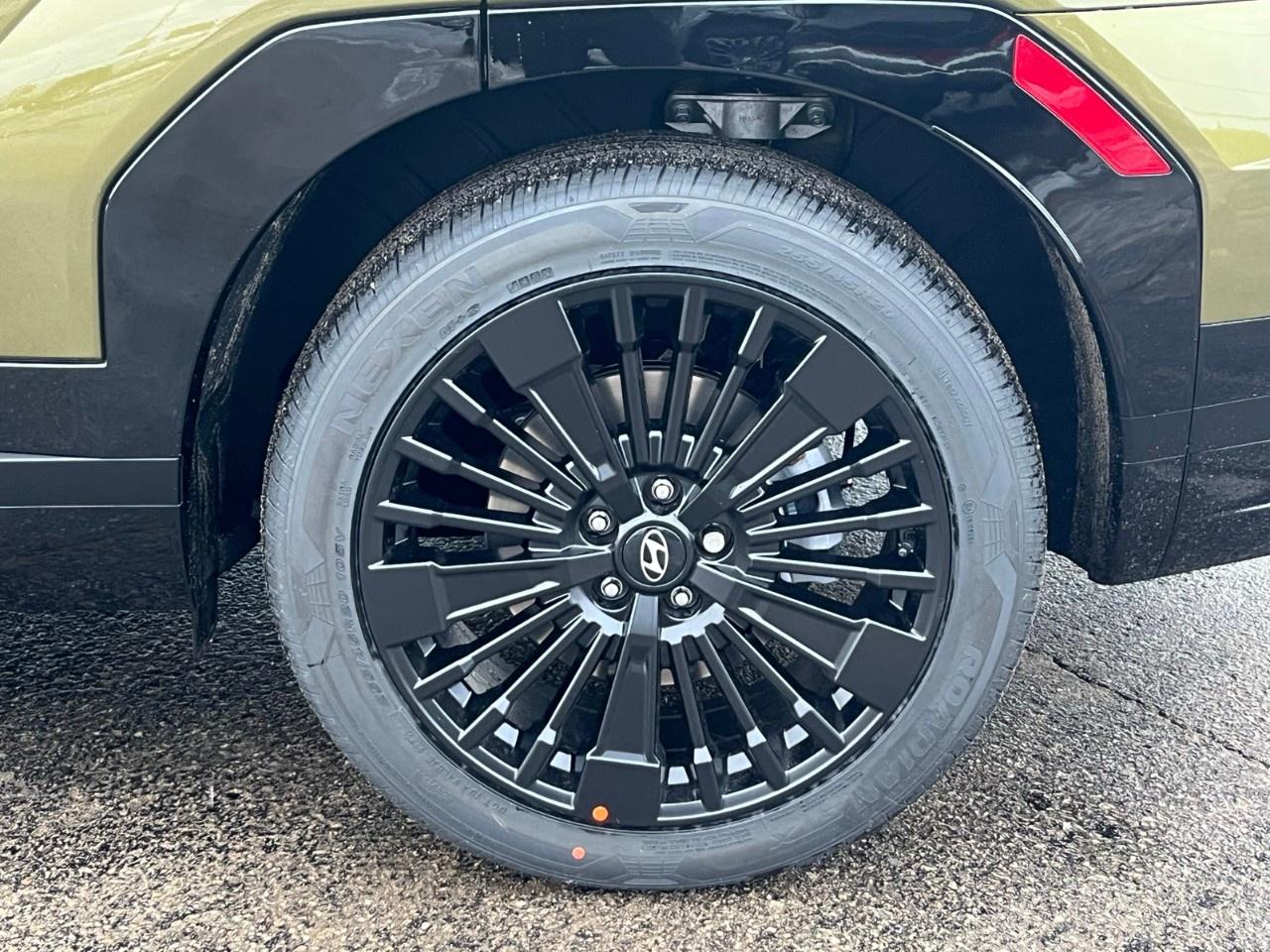 2026 Hyundai Santa Fe Hybrid Ultimate Calligraphy AWD Photo3