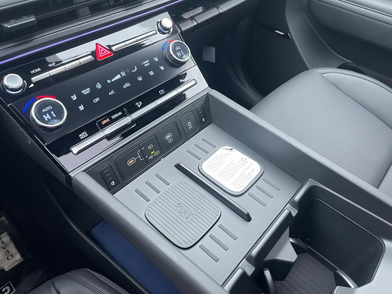 2026 Hyundai Santa Fe Hybrid Ultimate Calligraphy AWD Photo