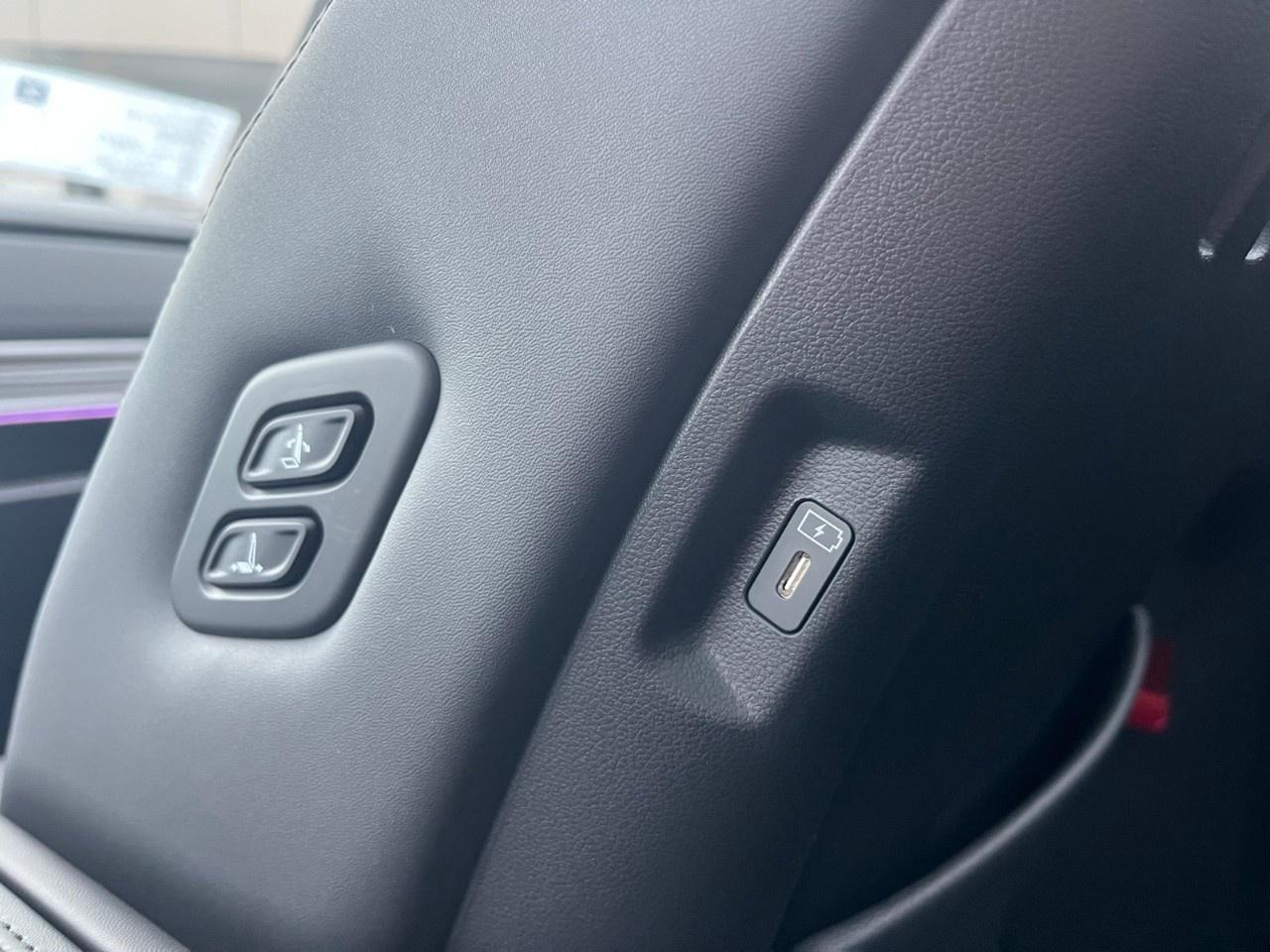 2026 Hyundai Santa Fe Hybrid Ultimate Calligraphy AWD Photo