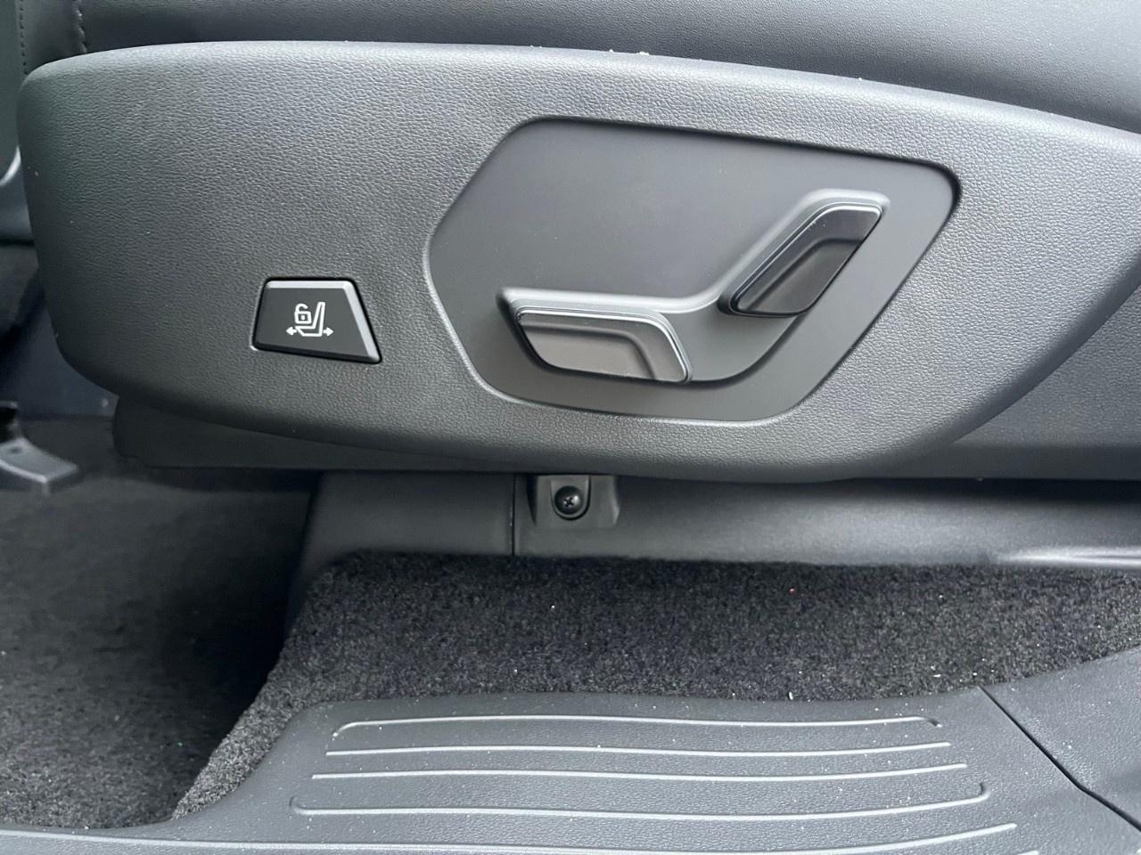 2026 Hyundai Santa Fe Hybrid Ultimate Calligraphy AWD Photo