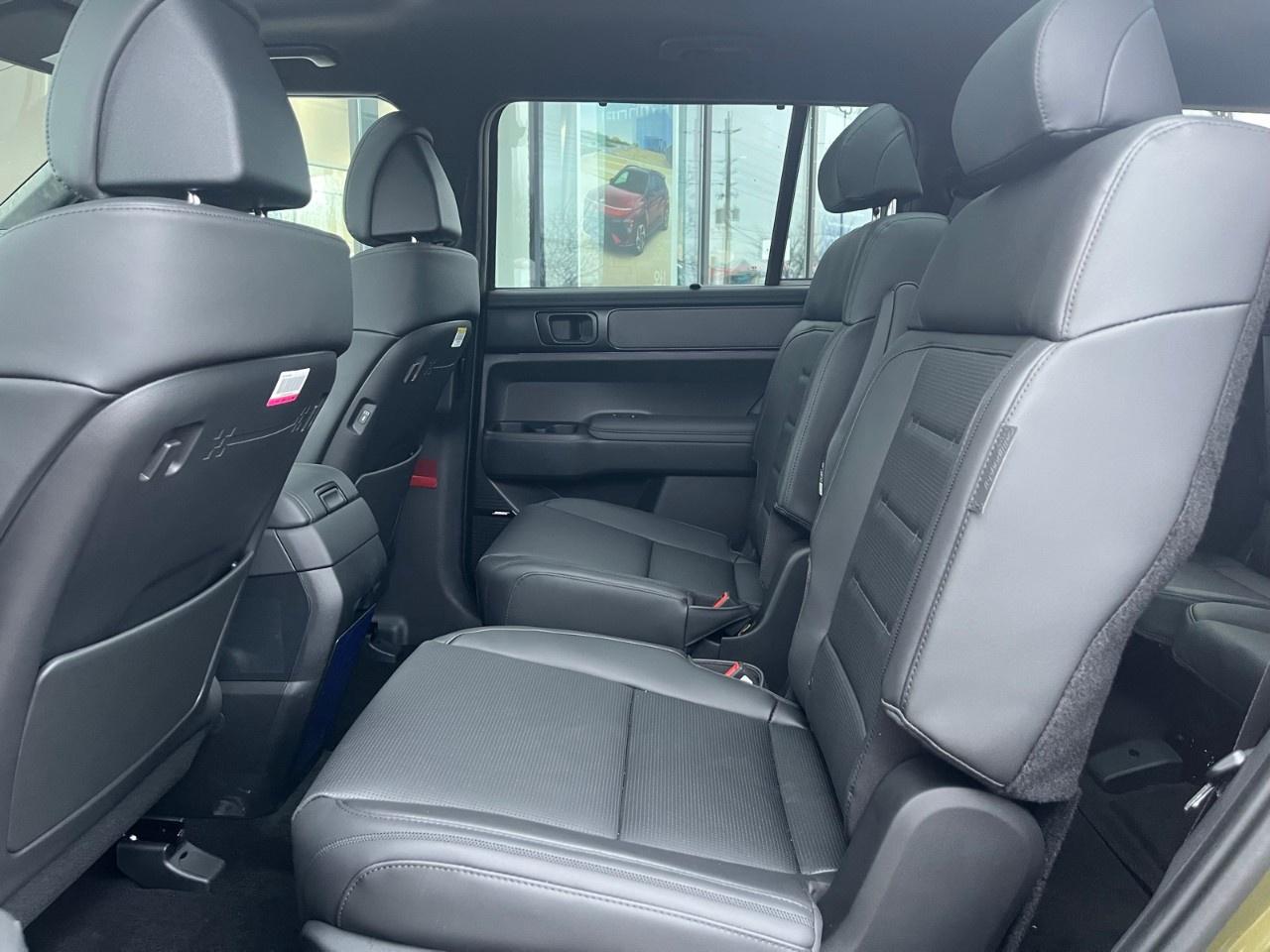 2026 Hyundai Santa Fe Hybrid Ultimate Calligraphy AWD Photo