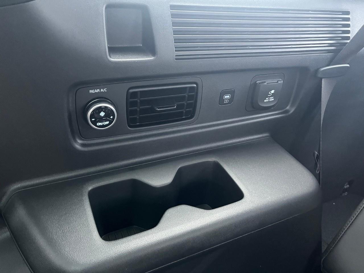 2026 Hyundai Santa Fe Hybrid Ultimate Calligraphy AWD Photo