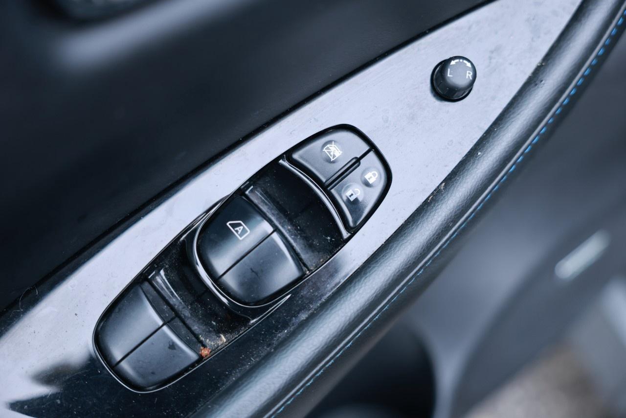 2018 Nissan Leaf SL Hatchback Photo