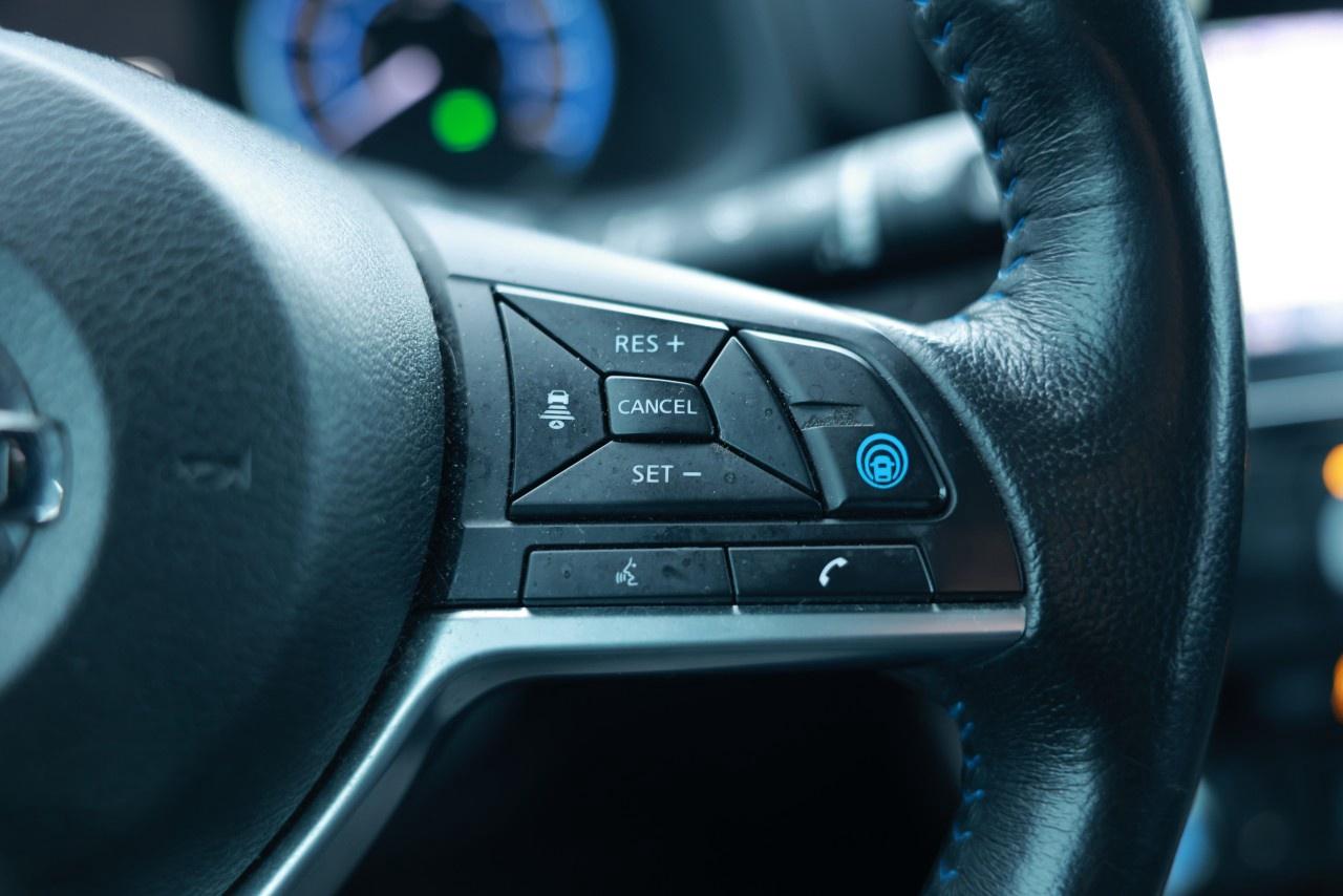 2018 Nissan Leaf SL Hatchback Photo