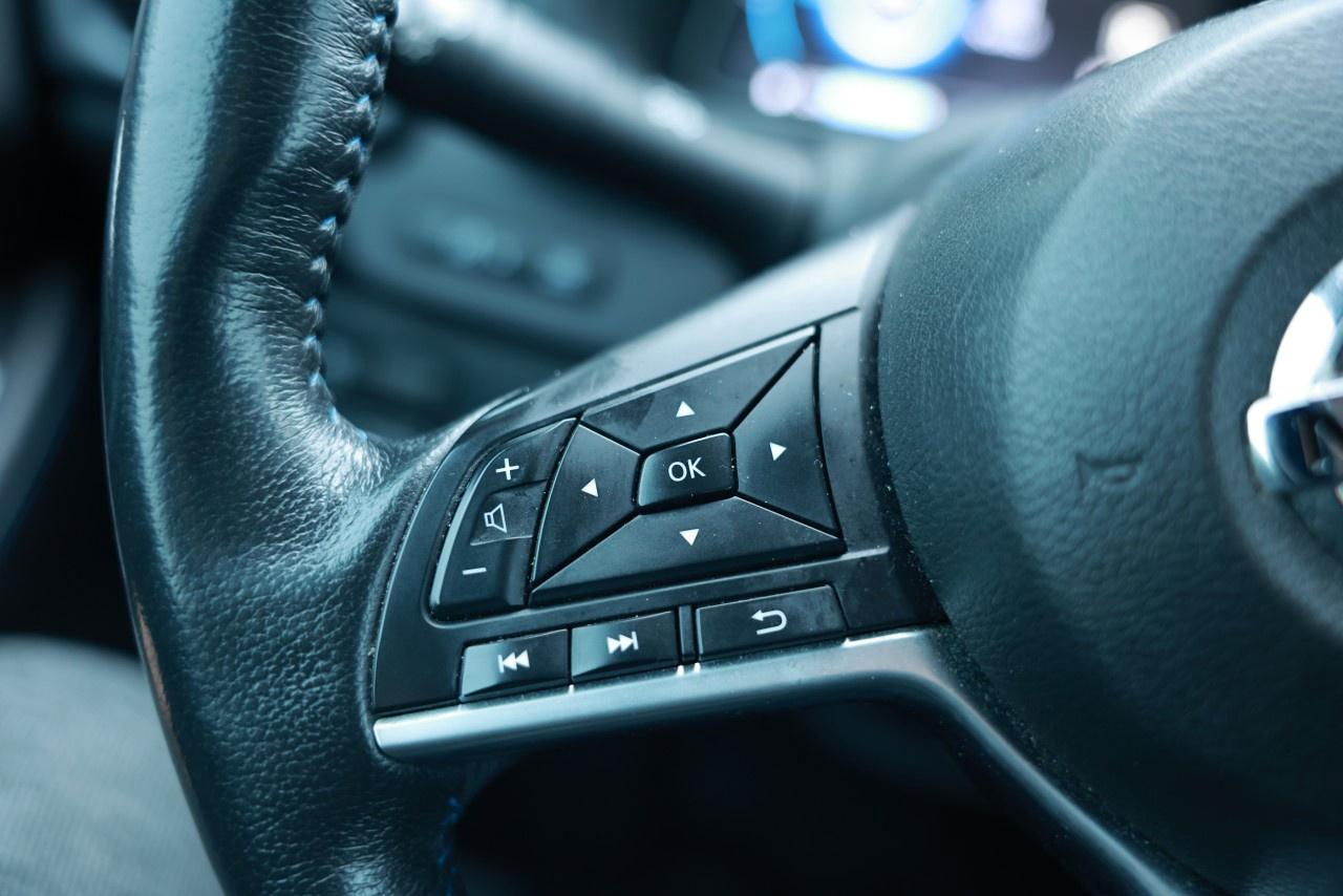 2018 Nissan Leaf SL Hatchback Photo