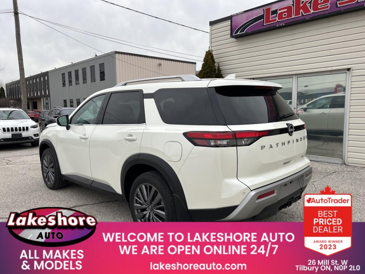 2024 Nissan Pathfinder SL Photo