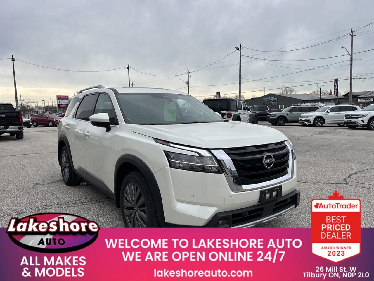 2024 Nissan Pathfinder SL Photo4