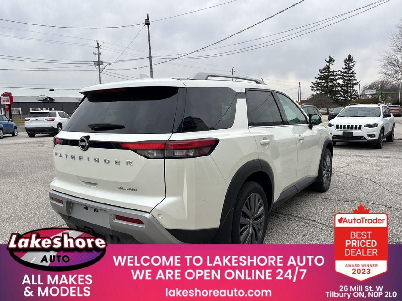 2024 Nissan Pathfinder SL Photo3