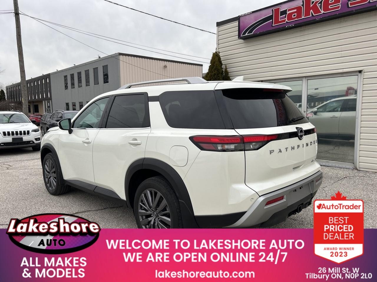 2024 Nissan Pathfinder SL Photo