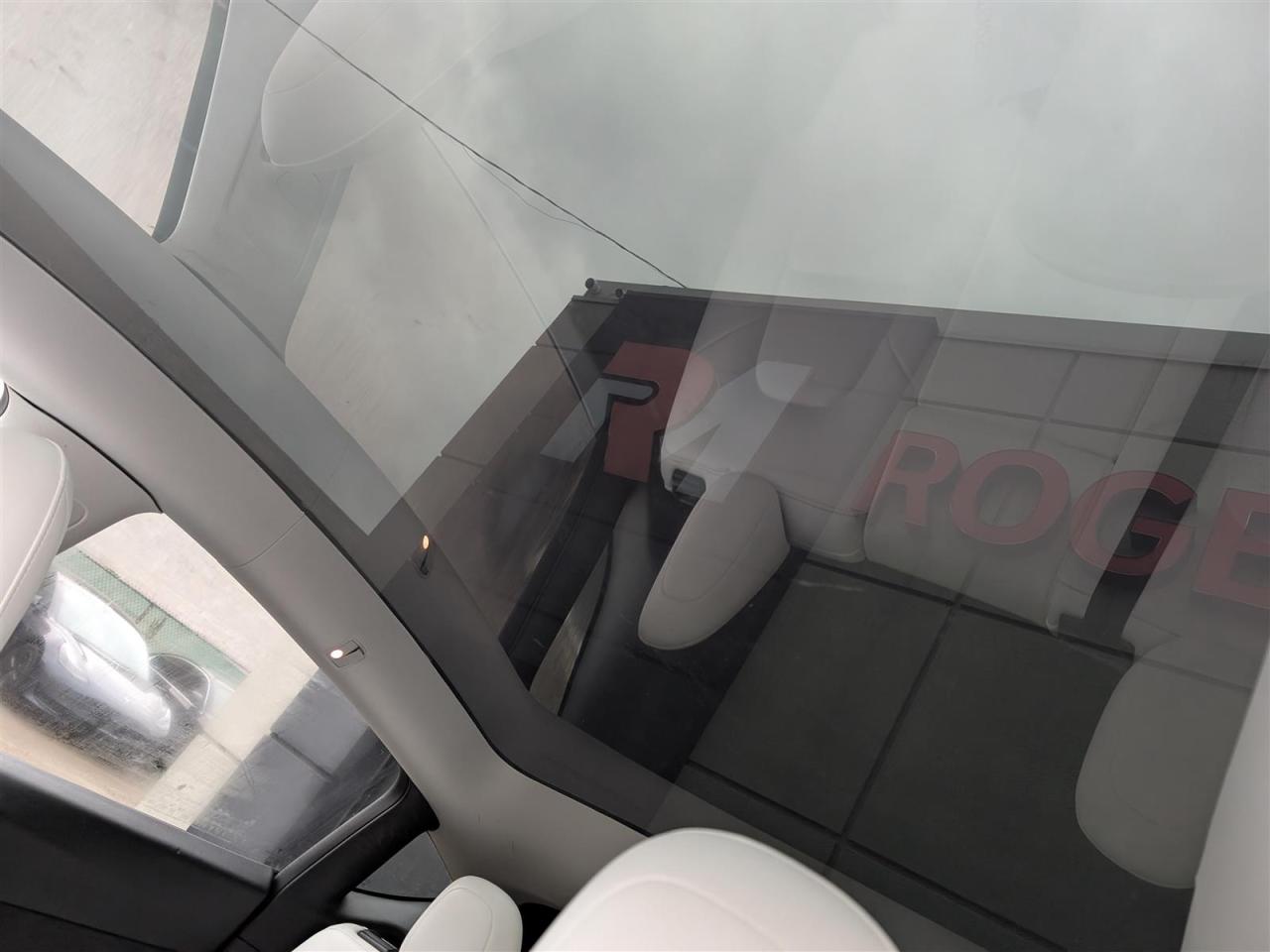 2022 Tesla Model Y PERFORMANCE AWD - WHITE INTERIOR - DUAL MOTOR Photo