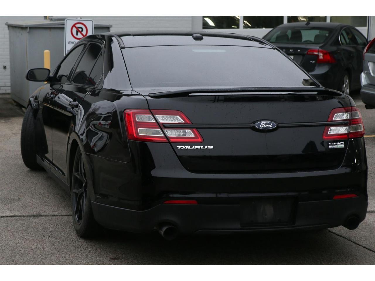 2016 Ford Taurus SHO AWD Photo4