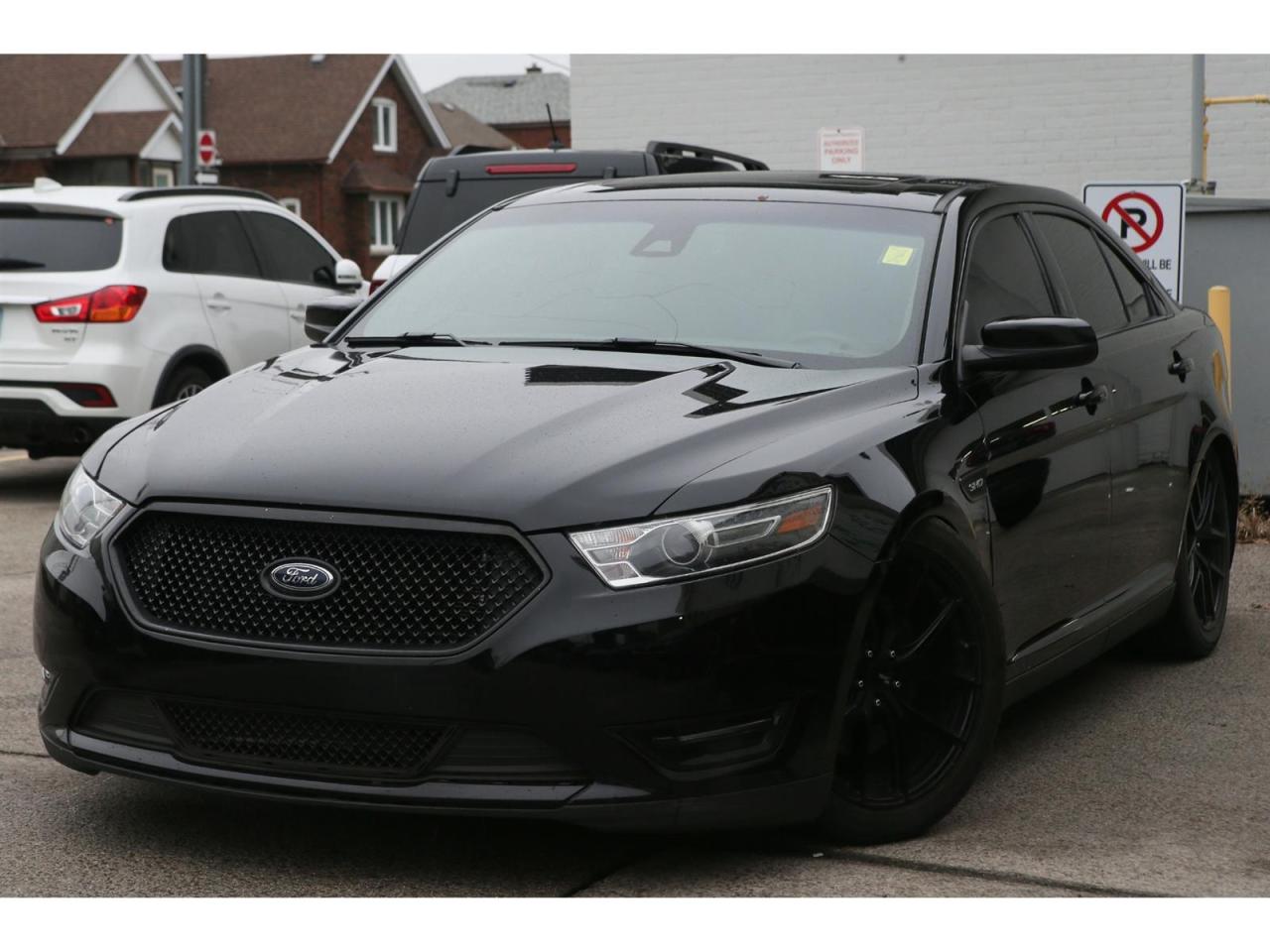 2016 Ford Taurus SHO AWD Photo