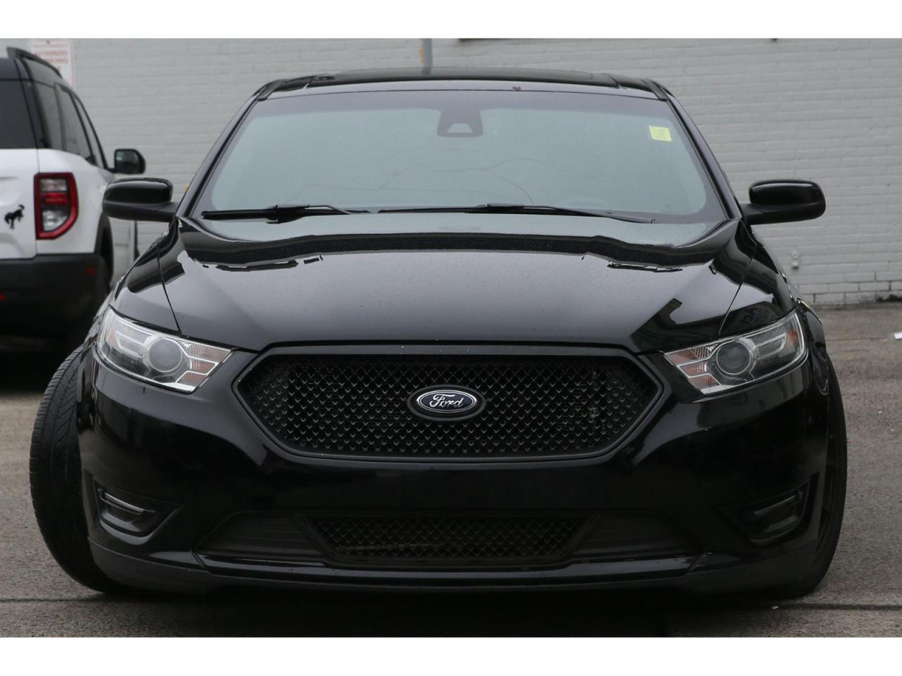 2016 Ford Taurus SHO AWD Photo