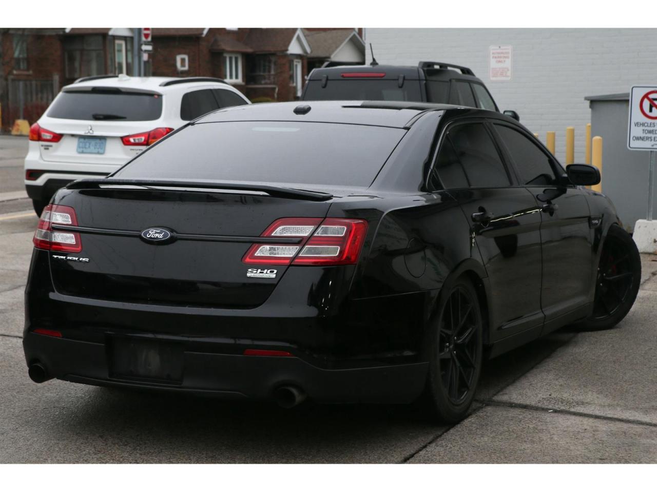 2016 Ford Taurus SHO AWD Photo