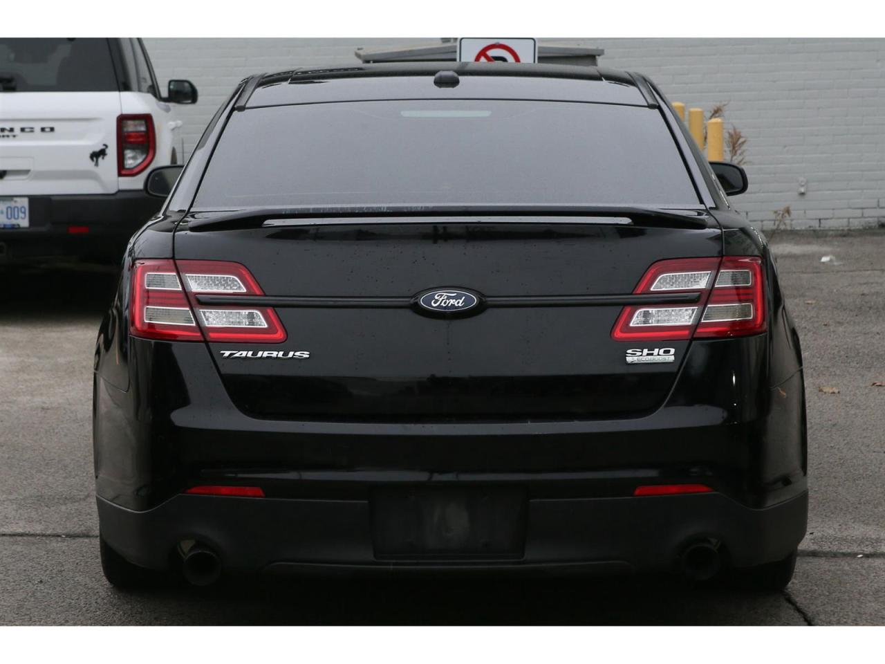 2016 Ford Taurus SHO AWD Photo