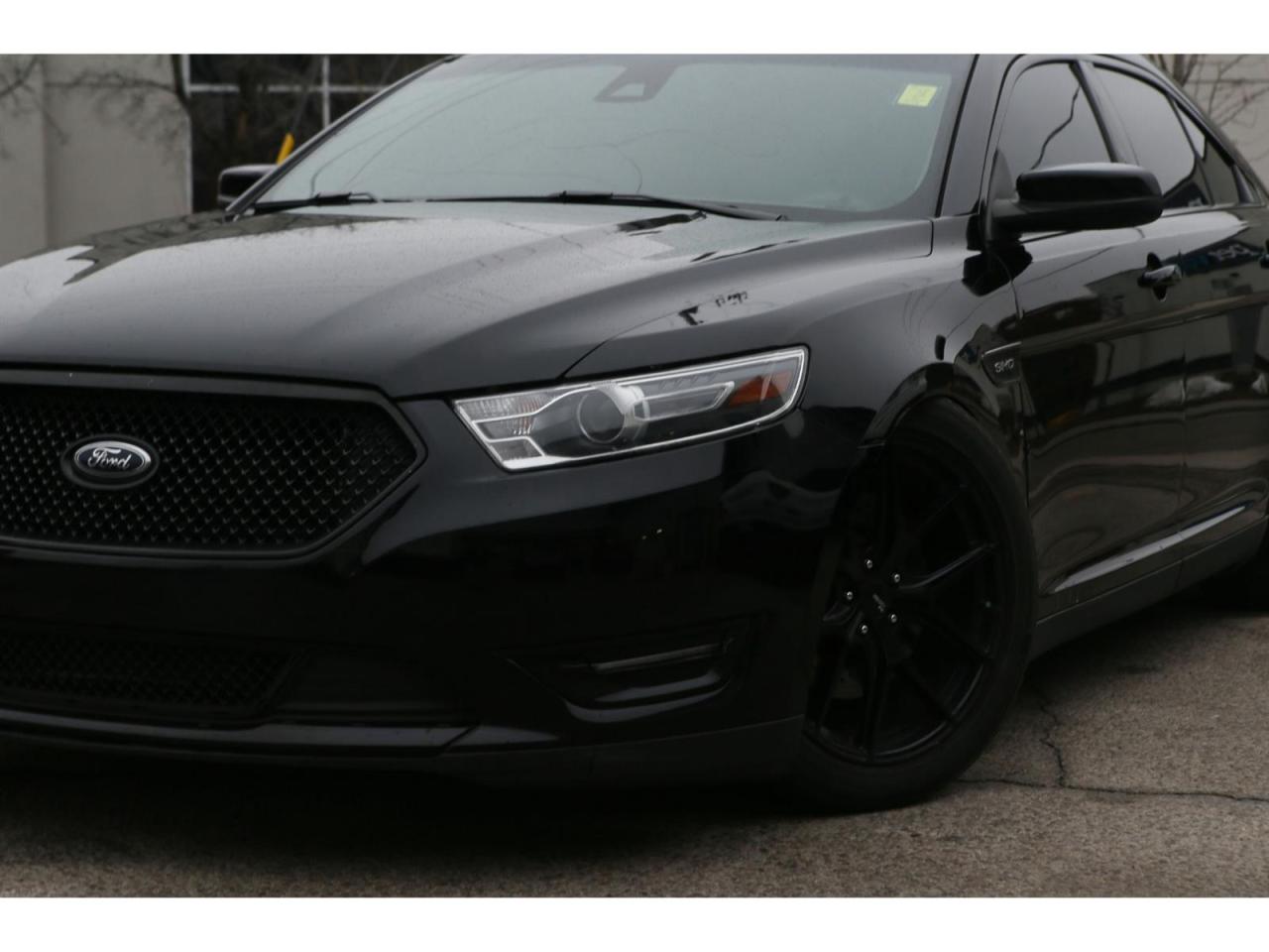 2016 Ford Taurus SHO AWD Photo