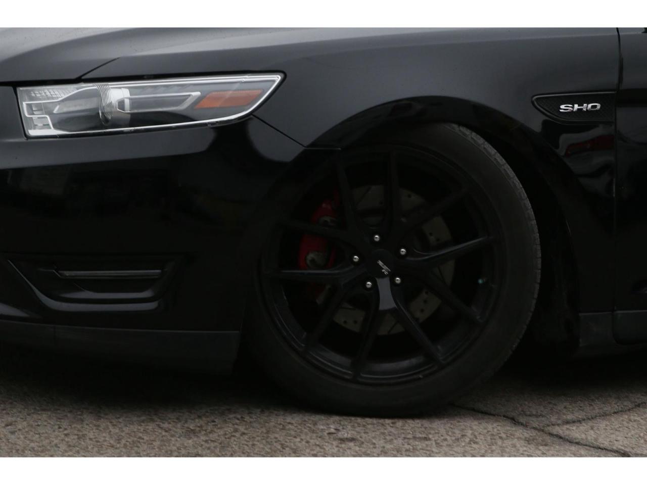 2016 Ford Taurus SHO AWD Photo