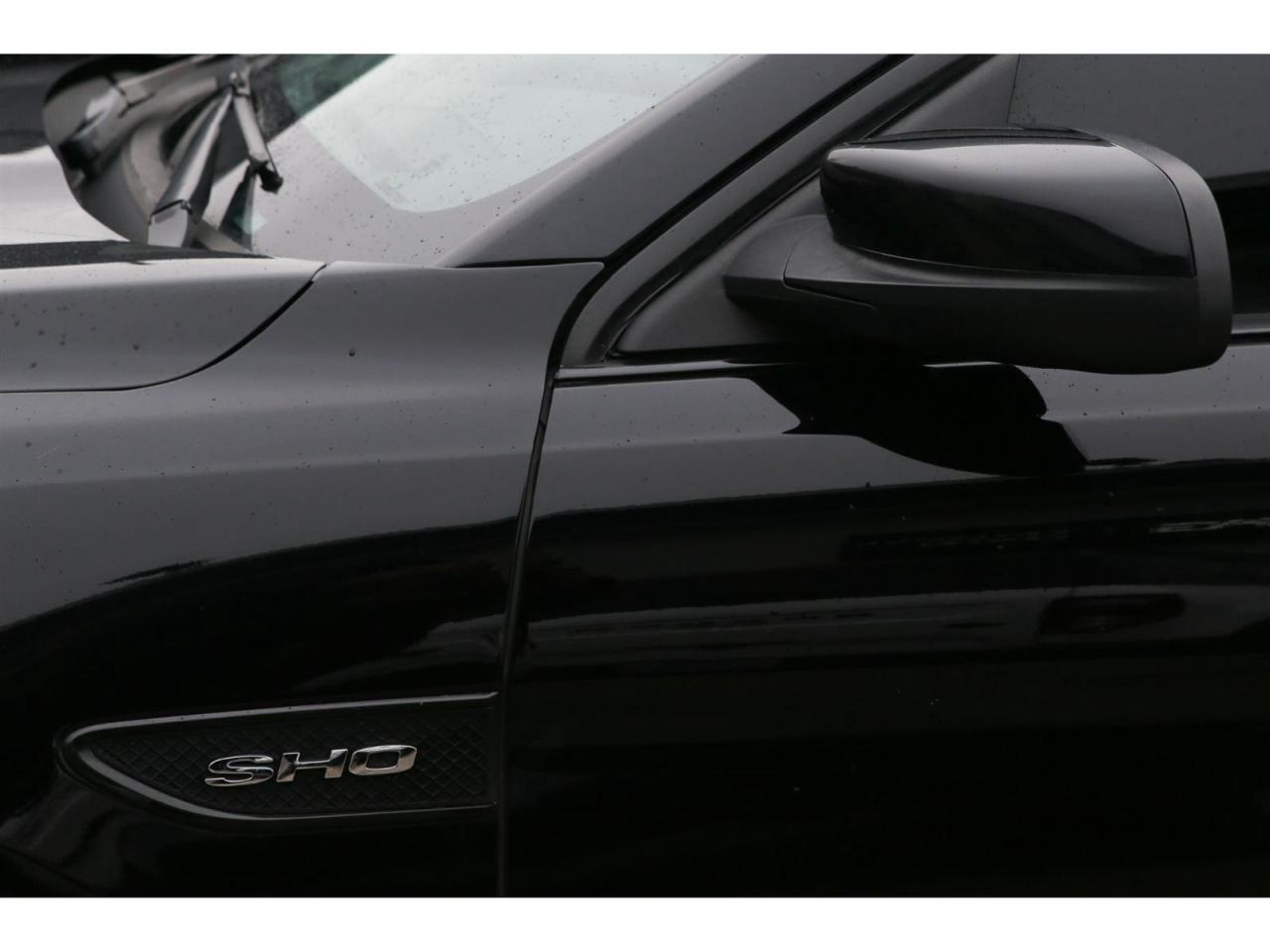 2016 Ford Taurus SHO AWD Photo