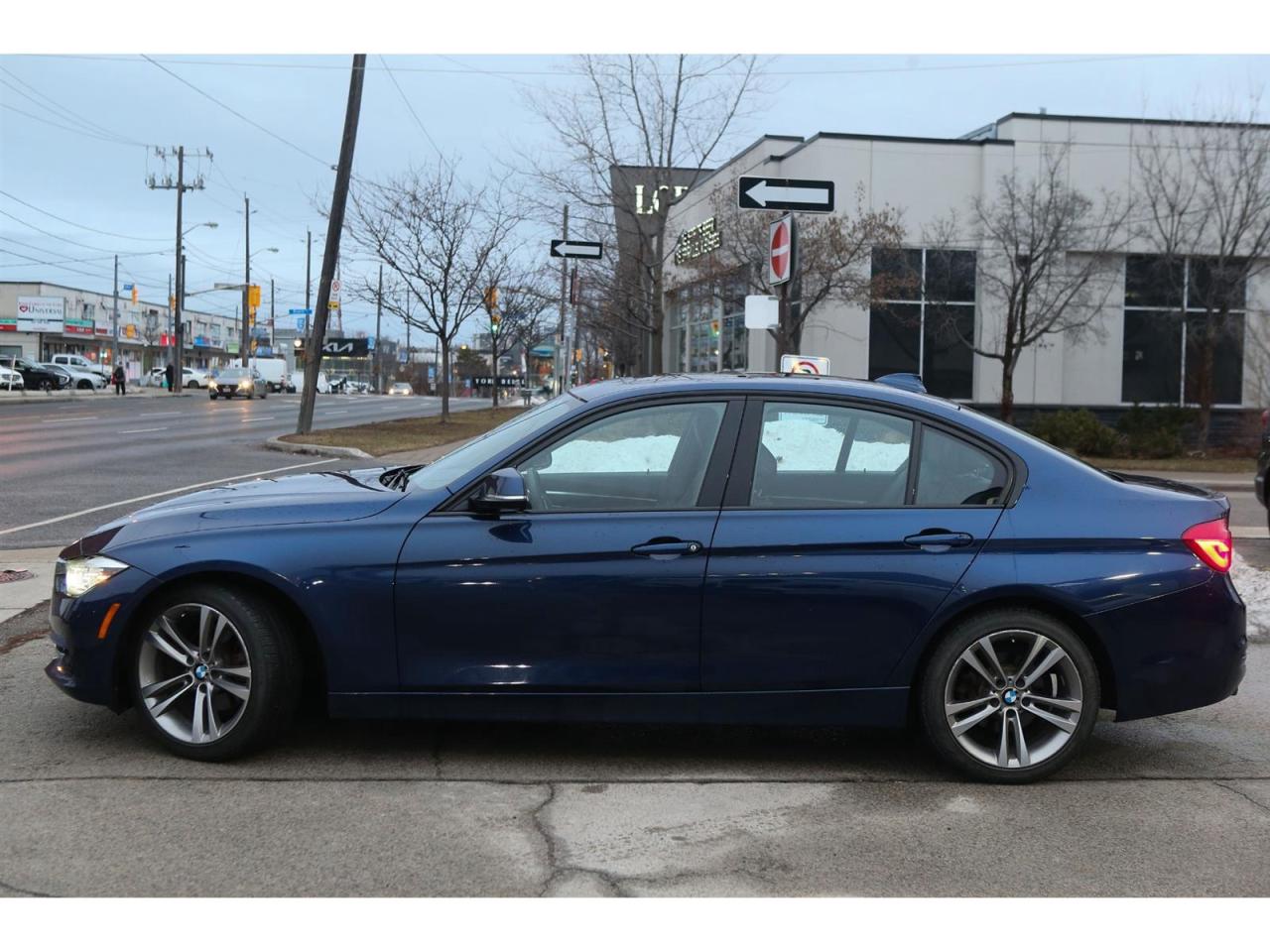 2016 BMW 328xi 328i xDrive Sedan | Premium package | Navigation | Photo3
