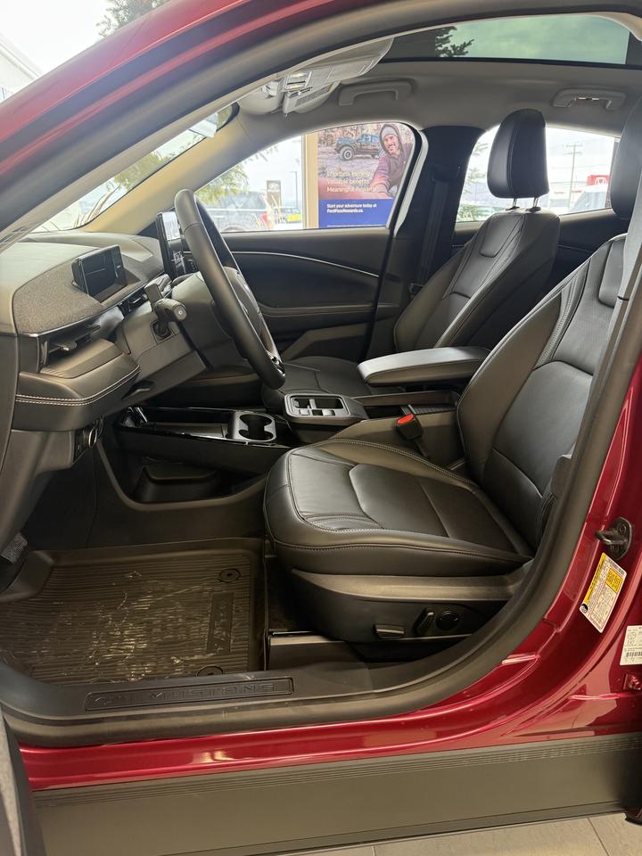 2025 Ford Mustang Mach-E Premium Photo3