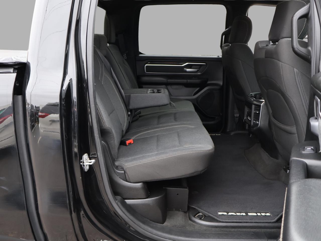 2019 RAM 1500 BIG HORN HEMI 4WD CERTIFIED *ACCIDENT FREE*DODGE MAINTAIN* CAMERA NAV BLUETOOTH HEATED SEATS CRUISE ALLOYS Photo