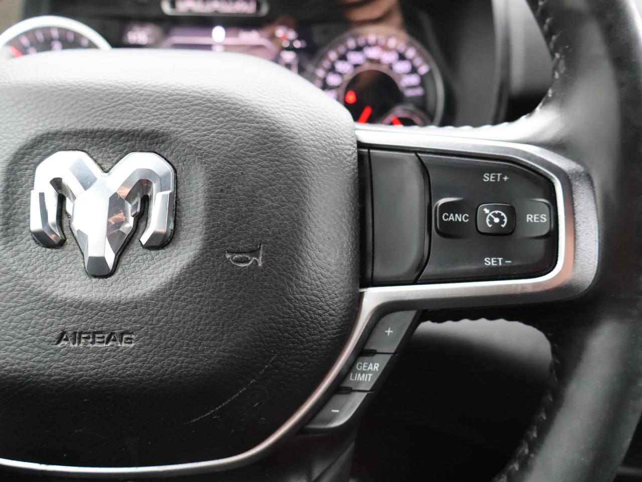 2019 RAM 1500 BIG HORN HEMI 4WD CERTIFIED *ACCIDENT FREE*DODGE MAINTAIN* CAMERA NAV BLUETOOTH HEATED SEATS CRUISE ALLOYS Photo